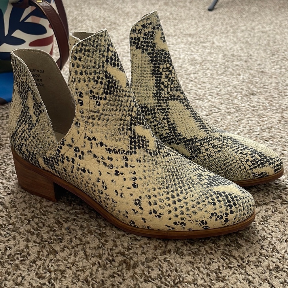 Size 9.5 Snake Print Boots